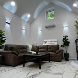 Grand Cesar Holiday Home Bled with Sauna & Parking, отель в Бледе