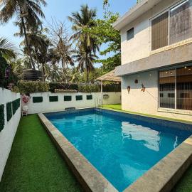 Glasshouse Luxury Villa, 4 Bed Private Pool Gorai, hotel di Mumbai