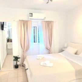 Bright Modern 2026 Garden Studio Near Metro and ACG, отель в Афинах