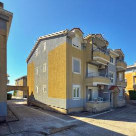 Apartment Lido MONTENEGRO Bijela، فندق في بييلا
