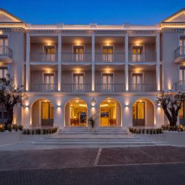 Royal Nidri Suites, hotel v destinaci Nydri