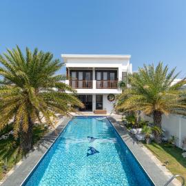 Zeusys Beach House 16 Pax,Beachfront,Pool,Garden, מלון בBacnotan