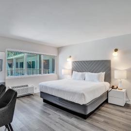 King Suite Near Fort Lauderdale Beach