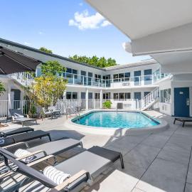 Ocean Blvd King Escape at Botanica Suite