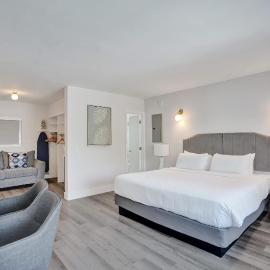 Deluxe King Suite on Ocean Blvd