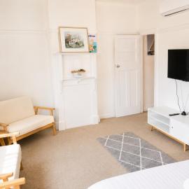 Cosy 3 Bedroom Apartment In Trendy Haberfield, hotel in Sydney