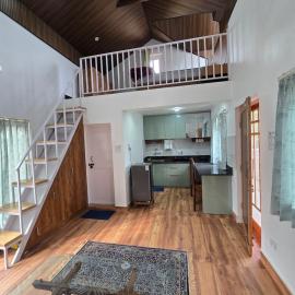 Beautiful designed loft house with all amenities, hotel in Dharmsāla