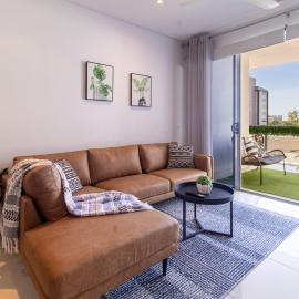 Central City 3 Bed Apt, Pool, 2 FREE secured parks