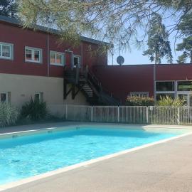 Cottage Mansart piscine tout équipé, Hotel in Chaveignes