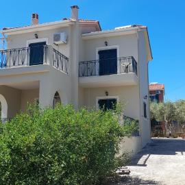Βίλλα Αντρέας, hôtel à Karavomylos