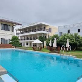 Cozzy Seaview Beach Resort, hotel in Jepara