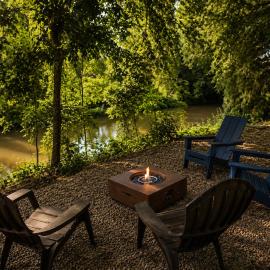 Modern Rustic Retreat by the Creek, hotel em Eagle Point