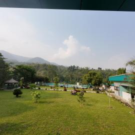 River Beach Resort Pvt Ltd, hotel a Benighāt