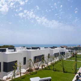 Modern 4-Bedroom Townhouse in Cala Serena Village Walk to the Beach Golf, מלון במיחאס