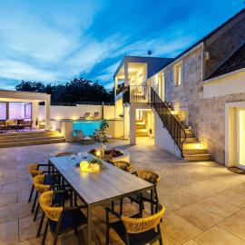 Villa MijoMare "Outdoor pool,hot tub,infrared and finnish sauna,gym and game room"