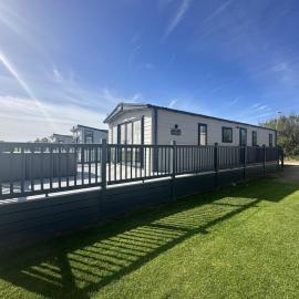Luxury Lodge With Stunning Full Sea Views In Suffolk Ref 20234Bs