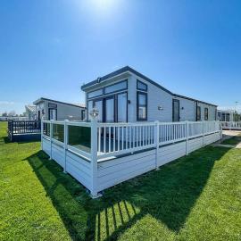 Beautiful Lodge With Full Sea Views At Broadland Sands In Suffolk Ref 20235Bs