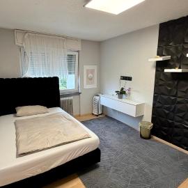 3-Zimmer-Wohnung mit Balkon, Parkplatz & WLAN