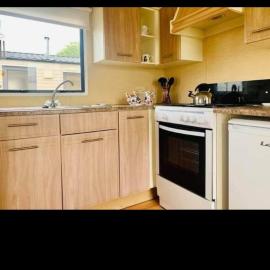 Caravan 63 Fishguard Holiday Park, hotel in Fishguard