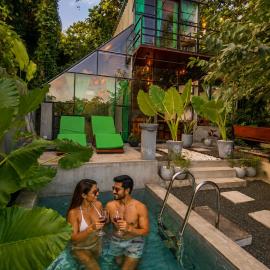The WE2 Private Pool Nature Cabana Near Induruwa Beach, Hotel in Bentota