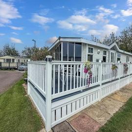 Great 6 Berth Spacious Caravan With Large Outdoor Space Ref 50056L, hotel in Great Yarmouth