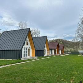 Căsuțele H - Cabane A-Frame, Ciubăr, Cheile Doftanei, hotel sa Lunca Mare