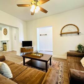 Beautiful 2 Bedroom Apartment - Easy City Access