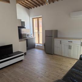 Appartement plein de charme à 7 min de Narbonne、Cuxac-dʼAudeのホテル