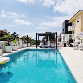 Urogallos Garden Villas Terrace Apartment