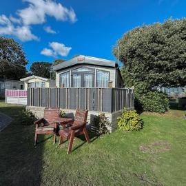 Beautiful Caravan With Decking And Wifi At Azure Sea, Suffolk Ref 32025Az