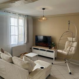 Logement cosy & calme - séjour détente ou pro, מלון בValdampierre