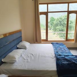 Hotel Aditya, מלון בDharāsu