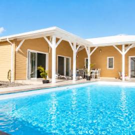 Villa Noyanny Piscine Privée Calme, hotel v destinácii Le Moule