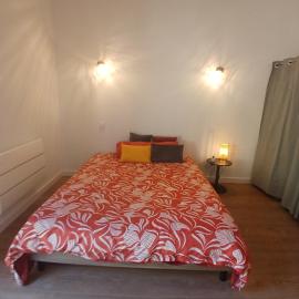 chambre avec salle de bain privative: Hendaye şehrinde bir otel