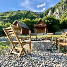 Lagano Mountain Retreat - Via Ferrata & Restaurant, hôtel à Gusinje