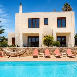 Almyra Apartments & Suites, hotelli kohteessa Sfakaki