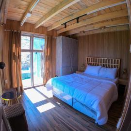 Glacier Vista Lodge, hotel di Holshāl
