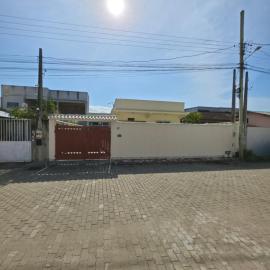 Casa em Piúma próximo a praia Acaiaca, hotel in Piúma