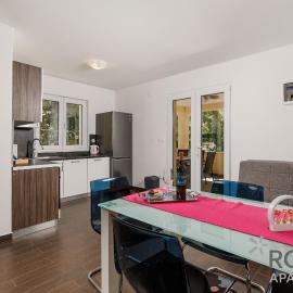 Rona Apartments Zlatko, hotel v destinaci Šimuni