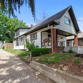 Charming KC retreat-2BR near KU Med, Hotel in Kansas City