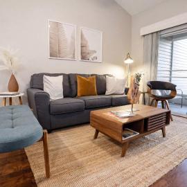 The Nomad at Gables - King Bed , Pool , Garage, hotell i Gainesville
