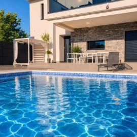 LUXIA PRIVATE ESTATE Sauna & Pool x Jacuzzi with Fireplace outdoor lounge