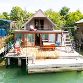 Kućica Pirata, hotel i Ulcinj