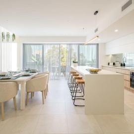 Ocean Views & Lift - 3 Level Luxury Townhouse