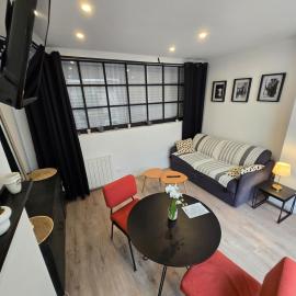 Loucé - Studio et Terrasse ensoleillée - Plage de Malo les bains à 1 min, hotel in Malo-les-Bains