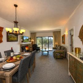 Spacious 2BR condo with pool, fireplace,at Silverado Country Club โรงแรมในนาปา
