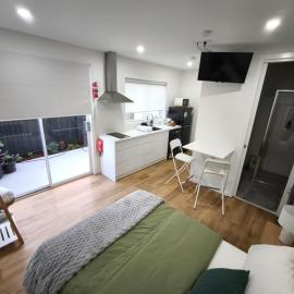 Entire Private Studio, Parking & Separate Entrance, отель в городе Rockbank