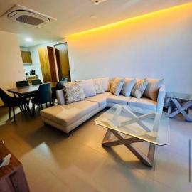 Luxury apartment in Altozano - quiet and super view, Hotel in Zaragoza