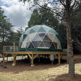 Pilot Mountain Glamping Resort, hotel i Pinnacle