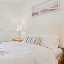 Historic St Andrews Coastal Bungalow, hotel in Panama City